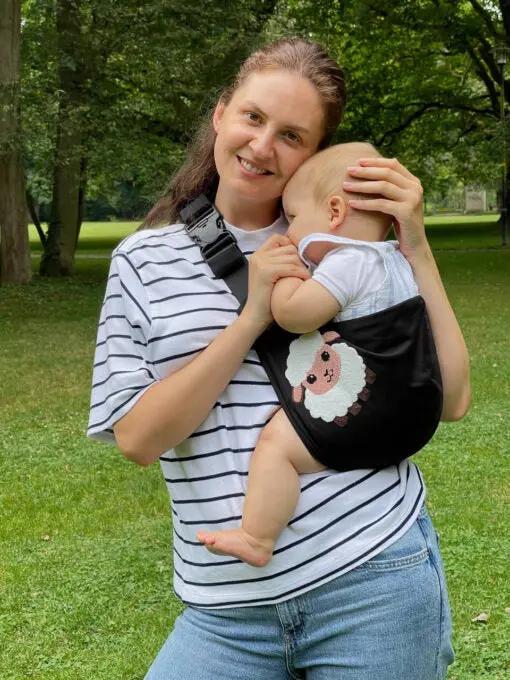 Hip Carrier Black Embroidery Little Lamb